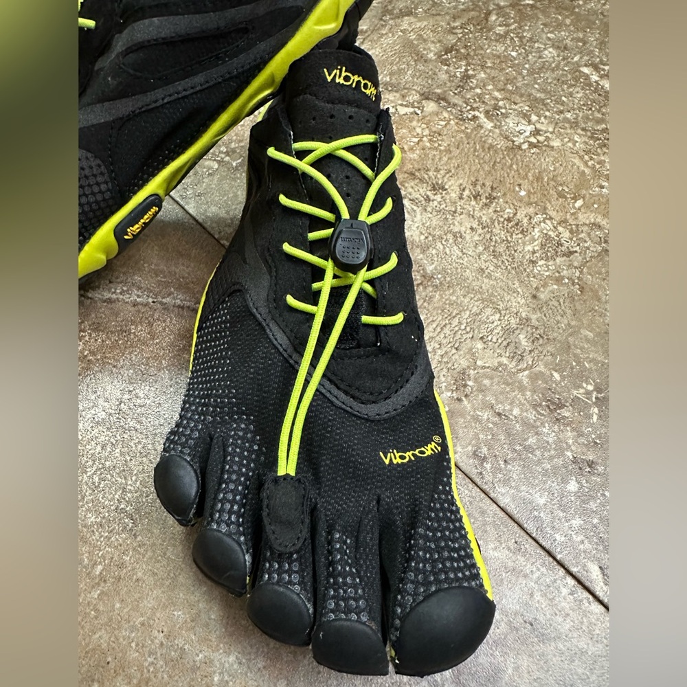 VIBRAM Five Fingers Cross-training Shoe